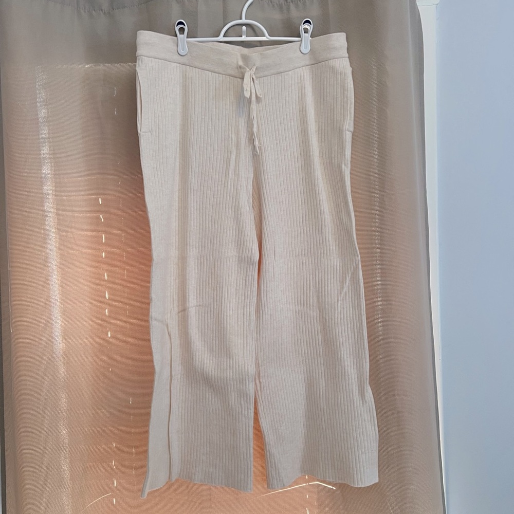 Stars above knit lounge pants